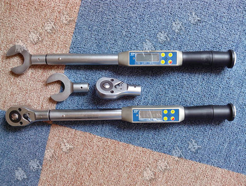 ���@Ť������